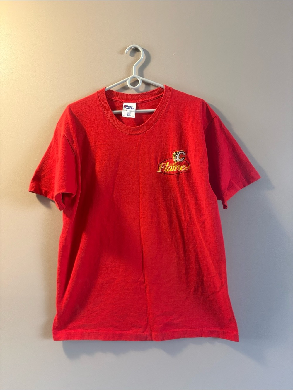 Pro Player Calgary flames single stitch Red Crewneck Tee with Logo Tag
